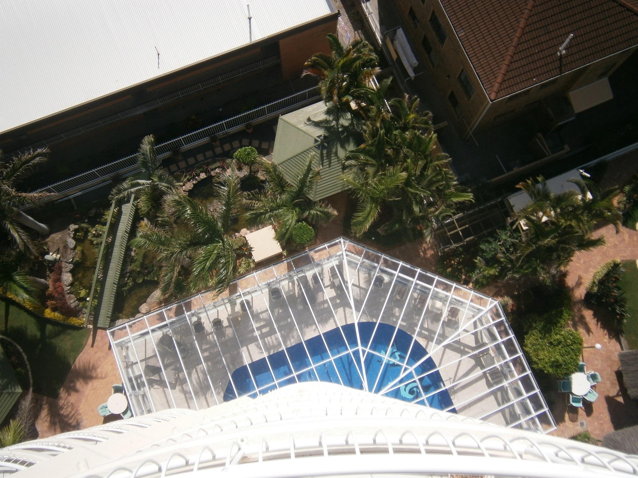 POOL COVER / GOLD COAST, AUSTRALIA