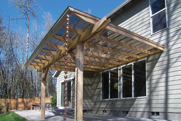 Toldo de entrada a vivienda residencial