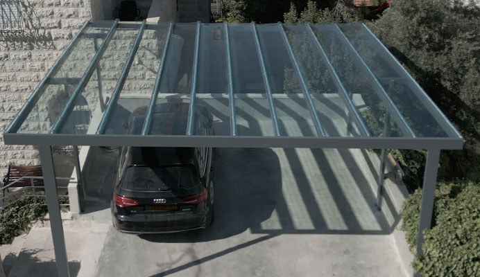Conserva tu auto luciendo como nuevo: cómo puede ayudarle una cochera con techo de policarbonato 