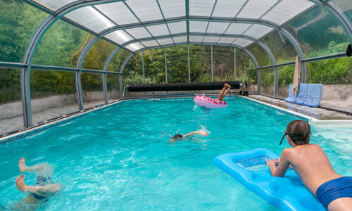 Abris de piscine en polycarbonate pour un été confortable et sûr