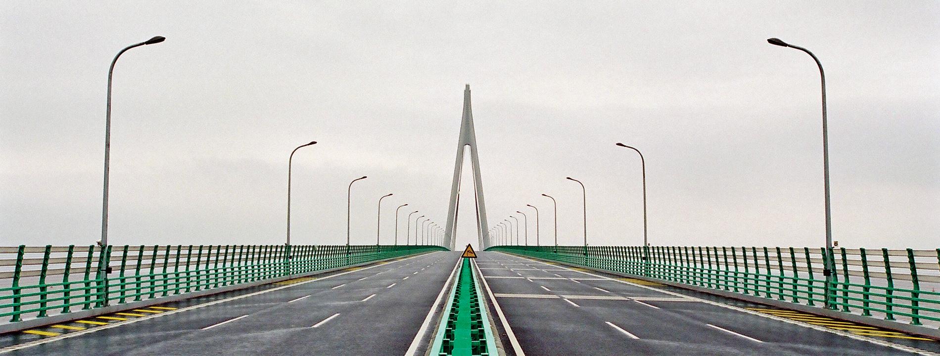 Hangzhou Bay Bridge Windshields