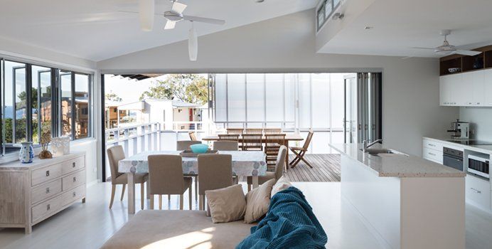 Maximizing ocean view & managing sun heat in Queensland holiday houses