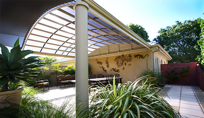 A curved SUNLITE terrace roof